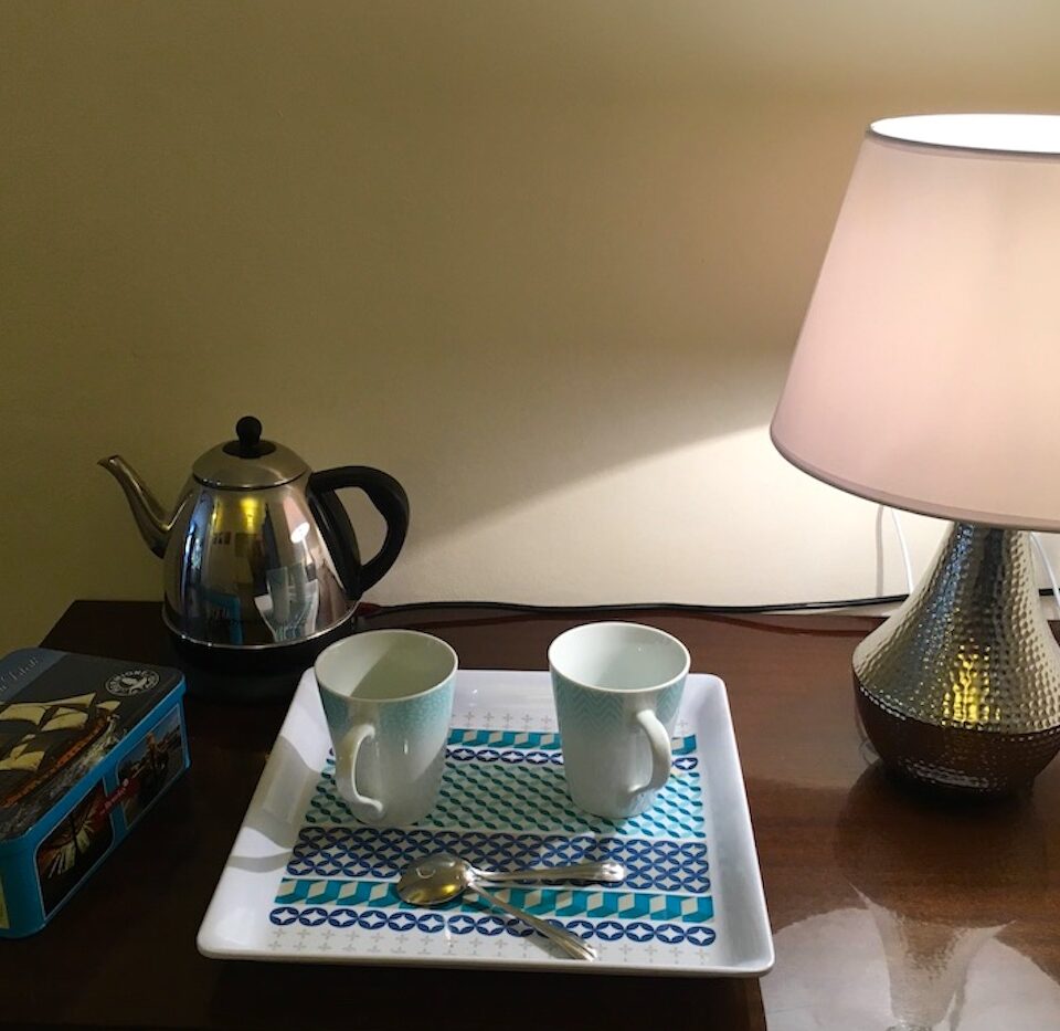 chambre au rez de chaussée avec tisanerie - Bateau aux Lauriers Roses