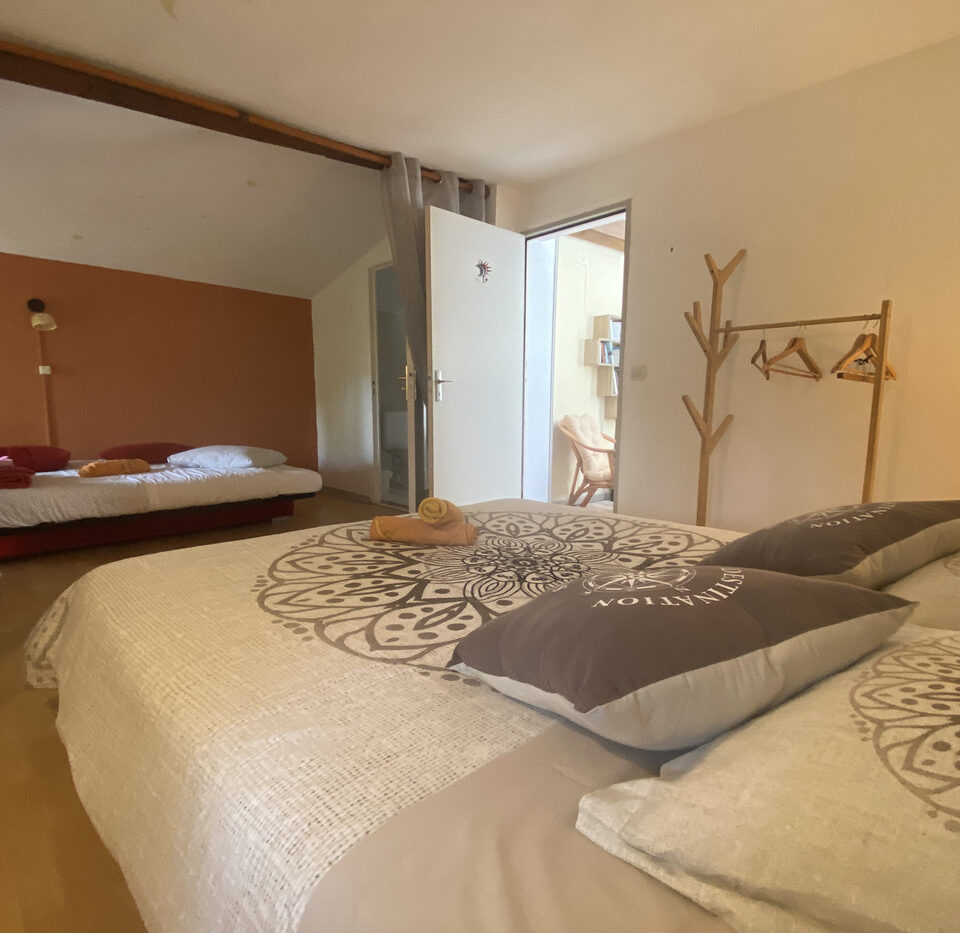 chambre-nuit-etoilee-canapé lit pour une 3e pers-Lauriersroses-Marennes1