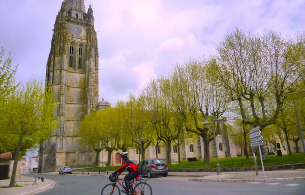 Eglise de Marennes -cyclistes Logis des Lauriers Roses